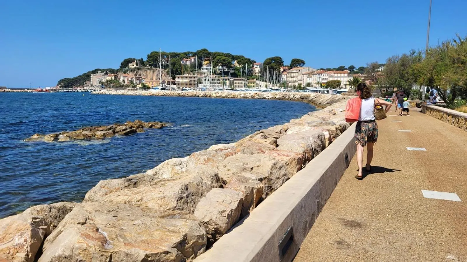 Joli Studio 2 Pas Du Port, Clim Et Au Calme France